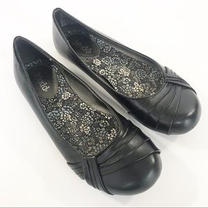 Mudd Women’s Casual Black Slip-on Flats Size 6